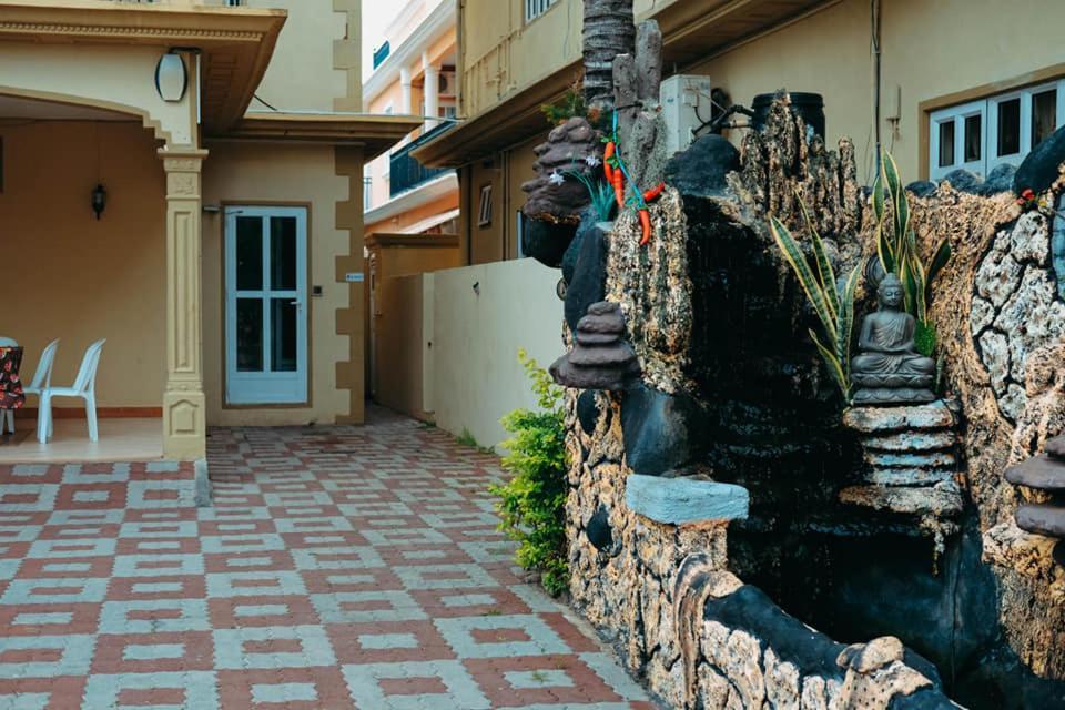 Flic-en-Flacq Rs Villas - Three Bedrooms Share Apartment With Private Room And Free Wifi And 100Mts To The Beach And Ac And 100Mts To Bus Stop And Pool מראה חיצוני תמונה