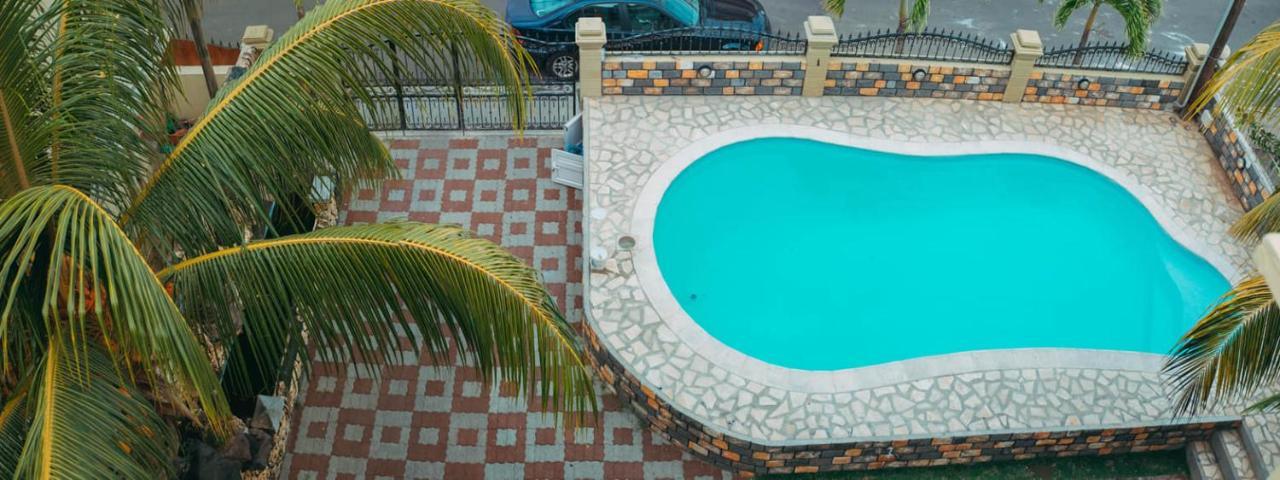 Flic-en-Flacq Rs Villas - Three Bedrooms Share Apartment With Private Room And Free Wifi And 100Mts To The Beach And Ac And 100Mts To Bus Stop And Pool מראה חיצוני תמונה