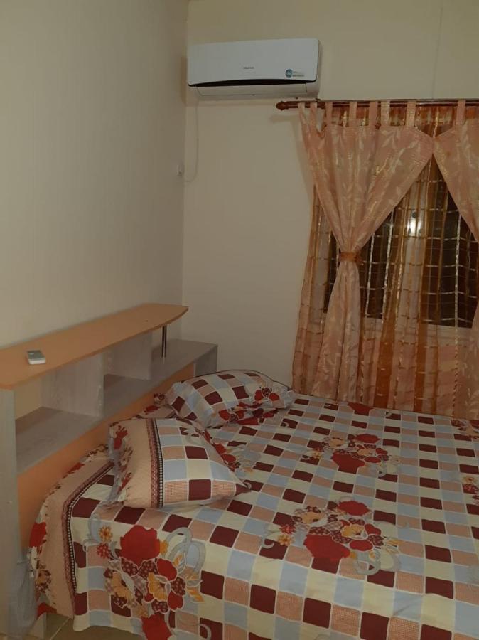 Flic-en-Flacq Rs Villas - Three Bedrooms Share Apartment With Private Room And Free Wifi And 100Mts To The Beach And Ac And 100Mts To Bus Stop And Pool מראה חיצוני תמונה