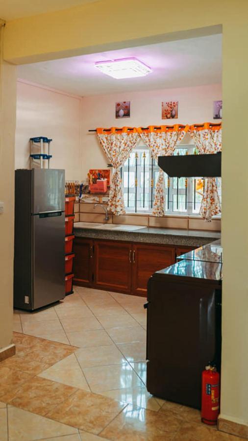 Flic-en-Flacq Rs Villas - Three Bedrooms Share Apartment With Private Room And Free Wifi And 100Mts To The Beach And Ac And 100Mts To Bus Stop And Pool מראה חיצוני תמונה