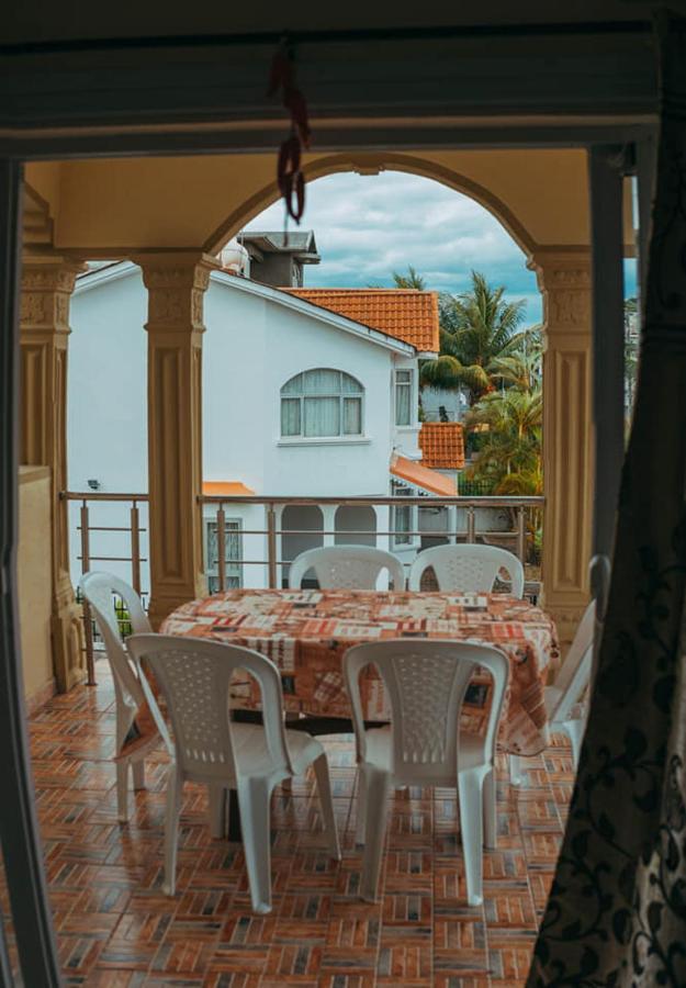 Flic-en-Flacq Rs Villas - Three Bedrooms Share Apartment With Private Room And Free Wifi And 100Mts To The Beach And Ac And 100Mts To Bus Stop And Pool מראה חיצוני תמונה