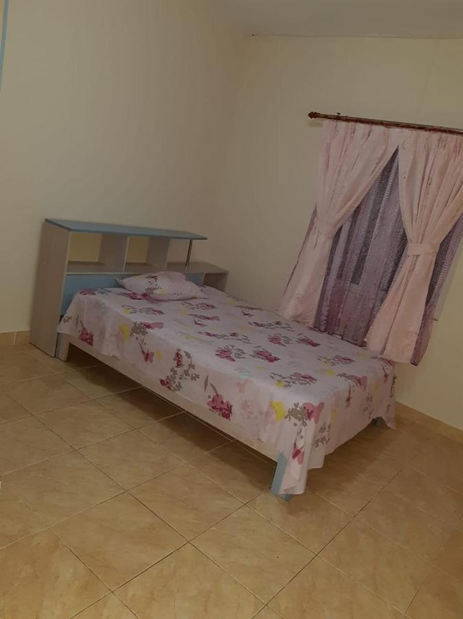 Flic-en-Flacq Rs Villas - Three Bedrooms Share Apartment With Private Room And Free Wifi And 100Mts To The Beach And Ac And 100Mts To Bus Stop And Pool מראה חיצוני תמונה