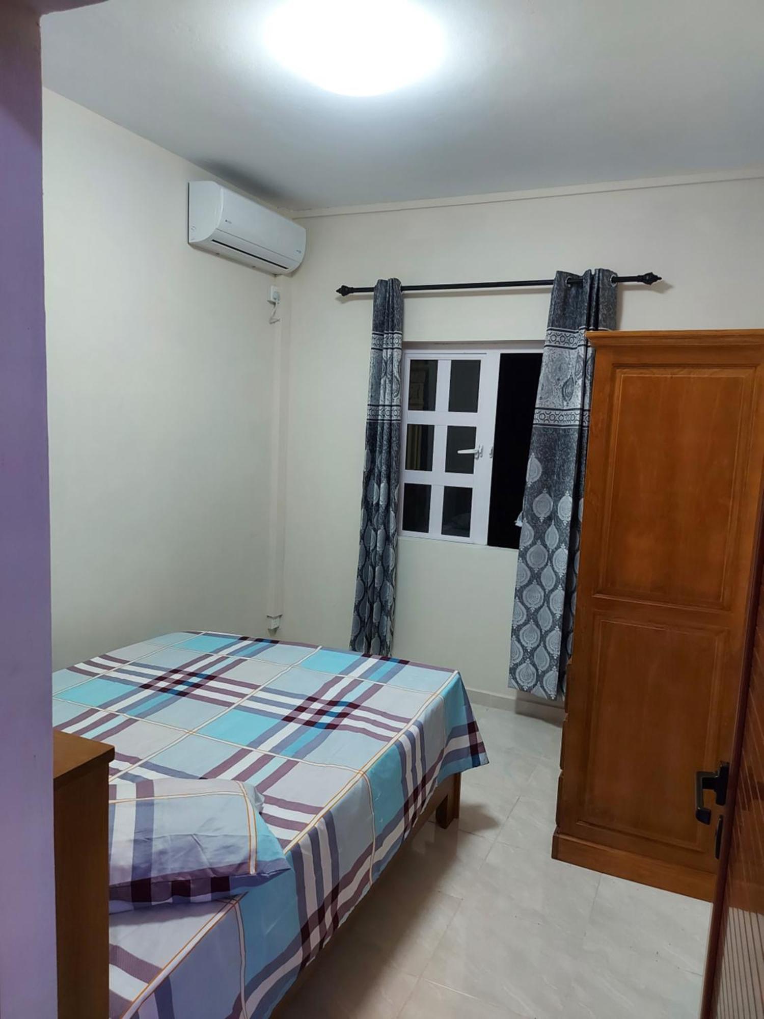 Flic-en-Flacq Rs Villas - Three Bedrooms Share Apartment With Private Room And Free Wifi And 100Mts To The Beach And Ac And 100Mts To Bus Stop And Pool מראה חיצוני תמונה